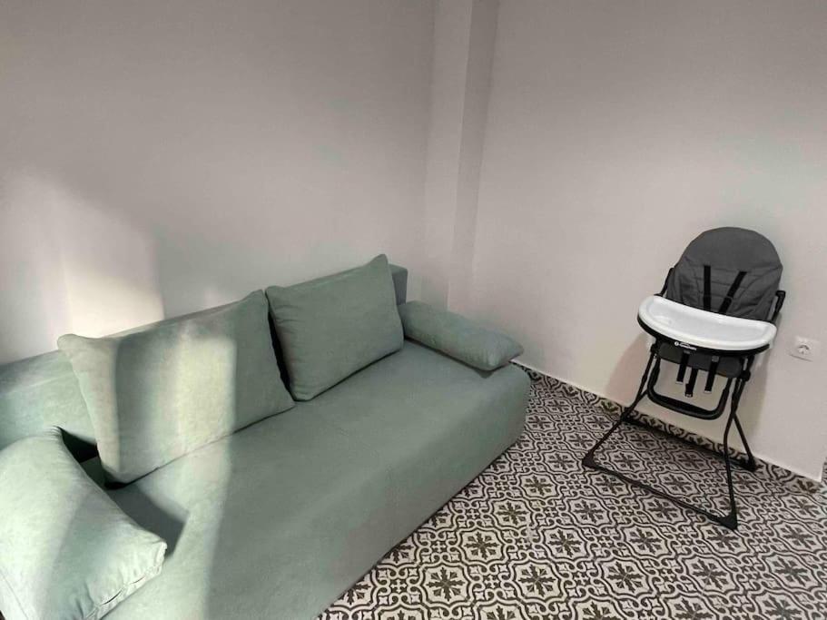סלוניקי Family Apartment With Private Yard Next To Agios Dimitrios Church מראה חיצוני תמונה